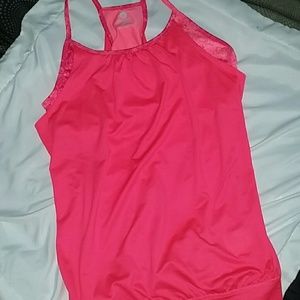 NWOT.Old Navy Active Top with built-in Bra, size M